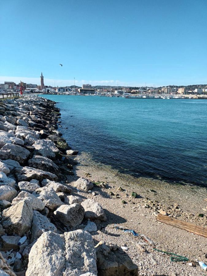 Bouganville A Apartament B&B Civitanova Marche Esterno foto